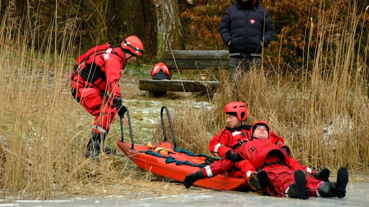 Pierwsza pomoc w hipotermii: Jak rozpoznać objawy i co robić, gdy jest zimno?