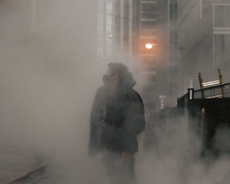 Smog a zdrowie: Jak chronić się przed zanieczyszczeniem powietrza w mieście i na wsi