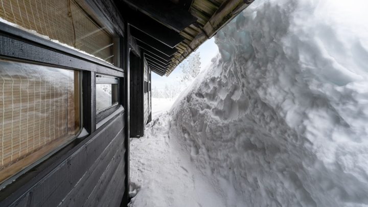 Adaptacja domu do ekstremalnych temperatur: Jakie rozwiązania są najskuteczniejsze, by przetrwać upały i mrozy?