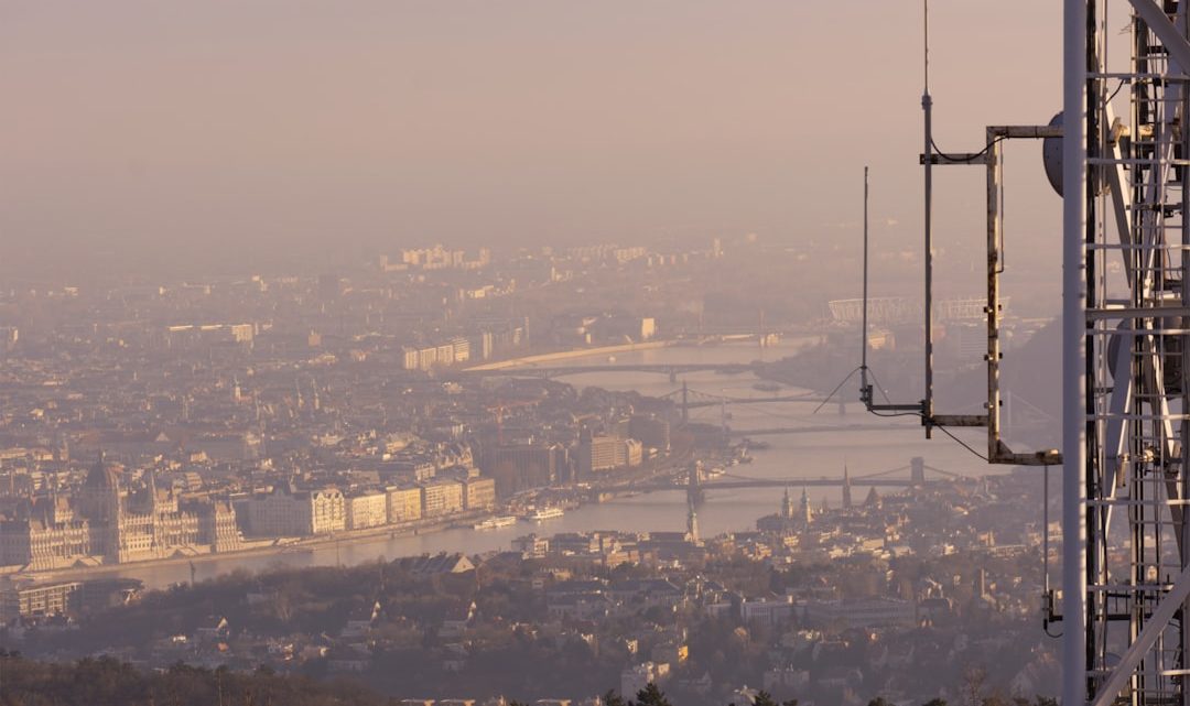 Darmowe dane satelitarne do monitorowania jakości powietrza: Jak sprawdzić smog w swojej okolicy, nawet poza dużymi miastami?
