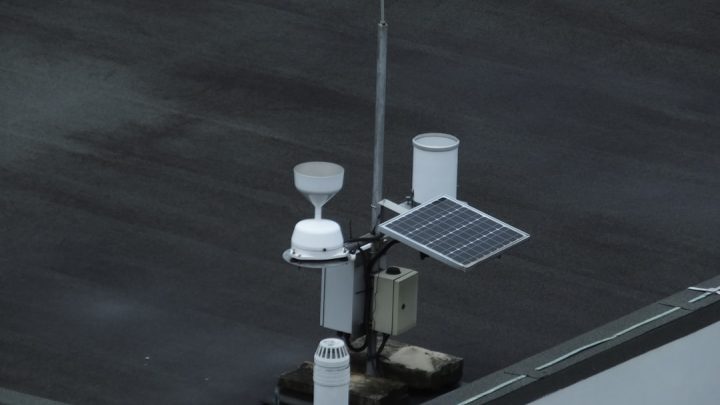 Instalacja i konserwacja domowej stacji pogodowej: Jak dbać o czujniki i zapewnić dokładność pomiarów przez cały rok?