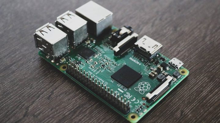 Jak stworzyć własną, tanią stację pogodową z Raspberry Pi? Poradnik krok po kroku