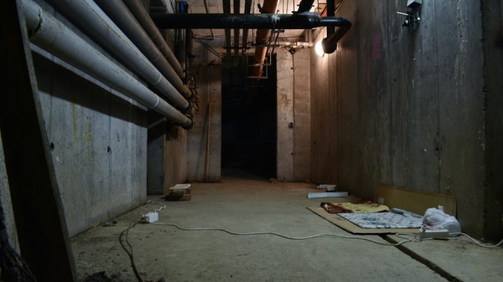 Jak zabezpieczyć dom przed wilgocią w piwnicy spowodowaną długotrwałymi opadami deszczu?