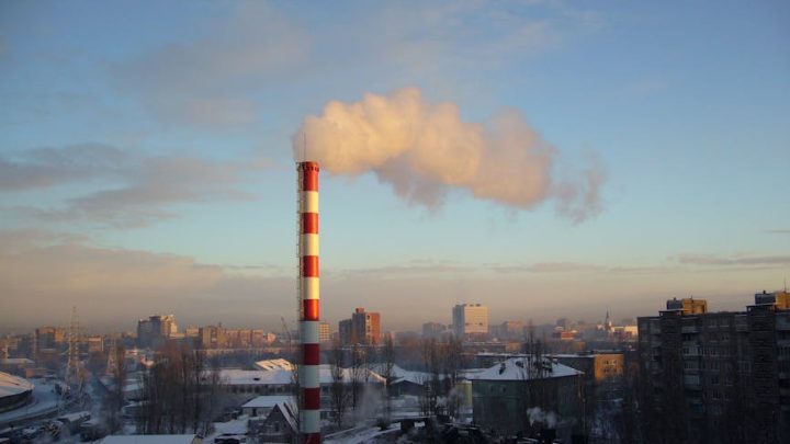 Jakie są skutki długotrwałego narażenia na wysokie stężenie ozonu w powietrzu i jak się chronić?