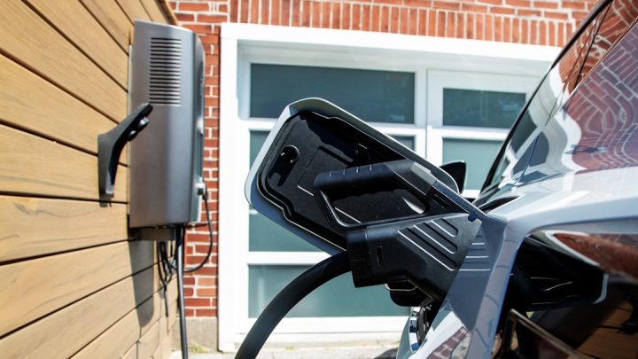 Jakie są zalety i wady inteligentnych domów w kontekście zarządzania energią i klimatem?