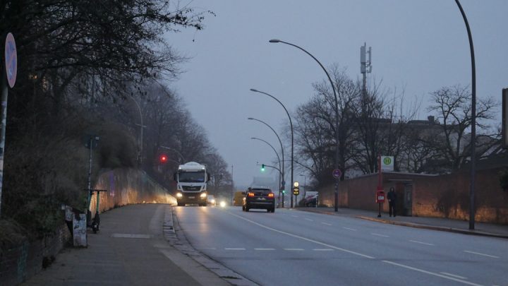 Pogoda a bezpieczeństwo na drodze: Jak różne warunki atmosferyczne wpływają na koncentrację i reakcje kierowców?
