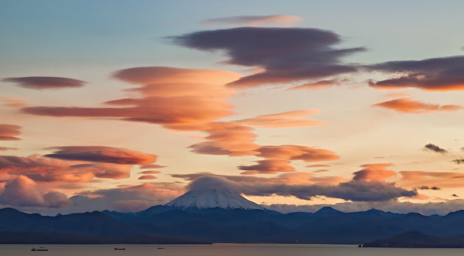 Co to są chmury stratocumulus lenticularis i dlaczego mogą zaskoczyć wędrowców w górach?