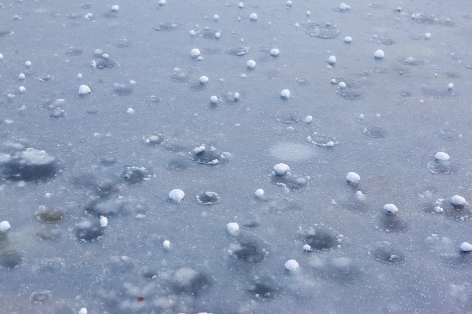 Czym różni się krupa śnieżna od gradu? Przewodnik po mniej znanych opadach atmosferycznych.