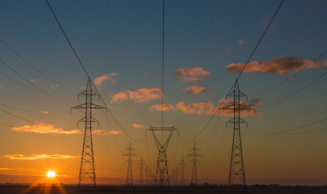 Gdy upał i blackout idą w parze: Praktyczny poradnik przetrwania ekstremalnych temperatur bez prądu.