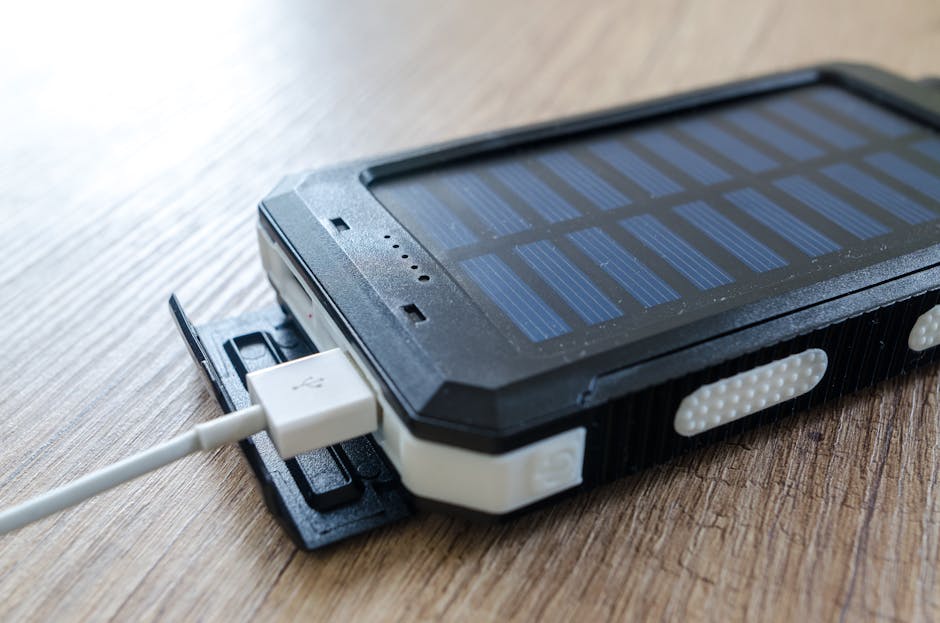 Przenośne źródła energii na wypadek awarii: Power banki solarne i małe elektrownie do survivalu.