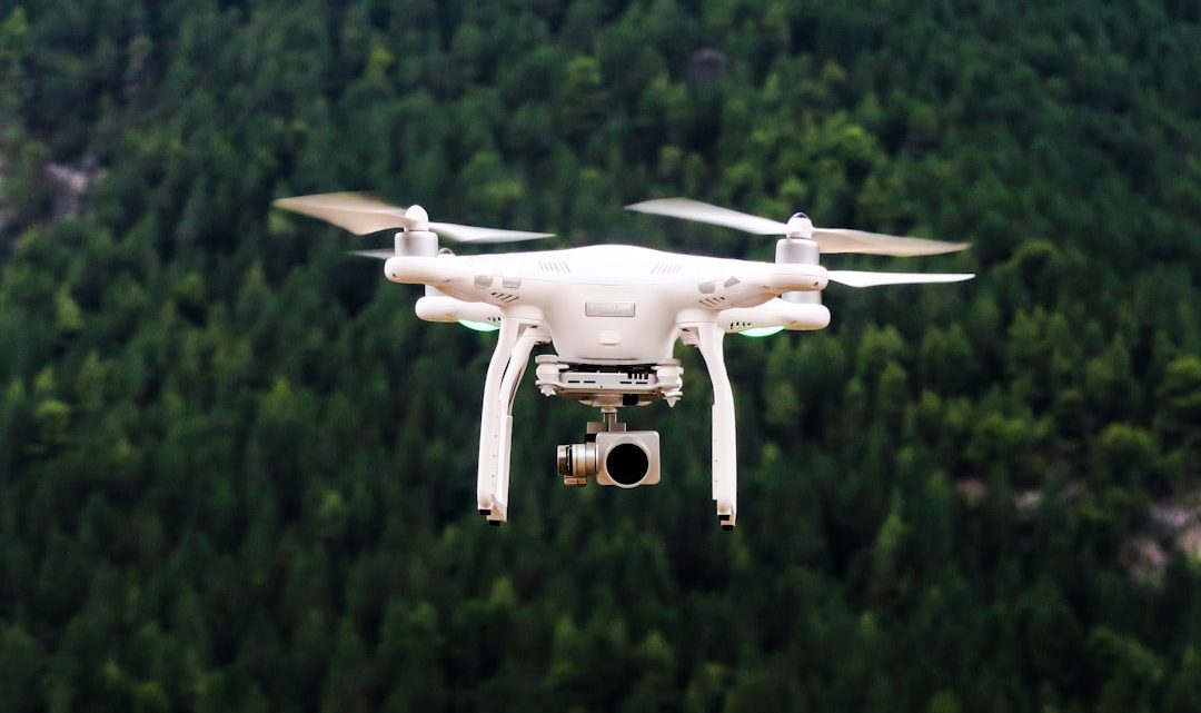 Wykorzystanie dronów w monitorowaniu lokalnych zjawisk pogodowych i jakości powietrza – przyszłość hobbystycznej meteorologii.