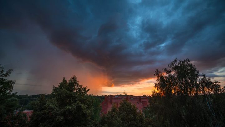 Co to jest rzeka atmosferyczna i jak wpływa na ekstremalne opady i powodzie w Polsce?