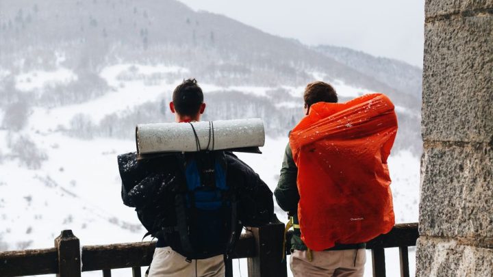 Jak przygotować plecak na jednodniową wycieczkę w polskie góry zimą? Co zabrać, by być bezpiecznym i nie zamarznąć?