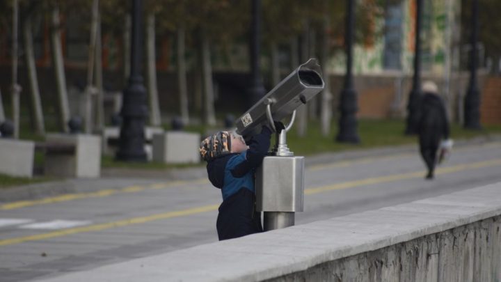 Meteorologia na co dzień dla dzieci: Jak wyjaśnić dziecku zjawiska pogodowe i jak wspólnie obserwować naturę?