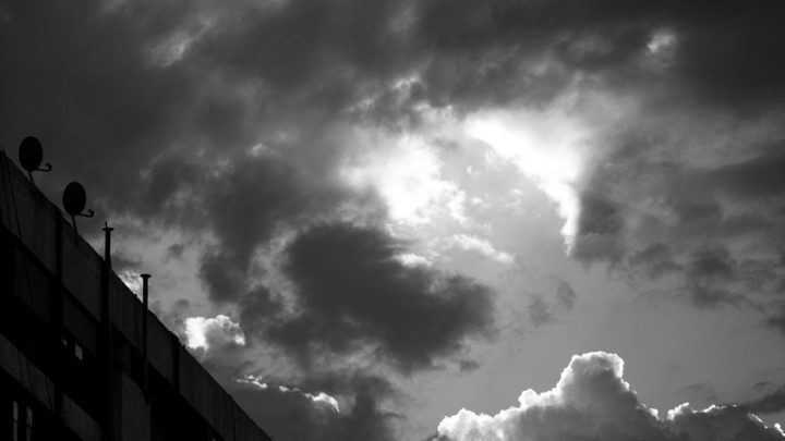 Praktyczne wykorzystanie danych z satelitów geostacjonarnych i polarnych do śledzenia ruchu chmur i frontów atmosferycznych w Polsce.