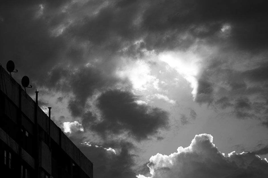 Praktyczne wykorzystanie danych z satelitów geostacjonarnych i polarnych do śledzenia ruchu chmur i frontów atmosferycznych w Polsce.