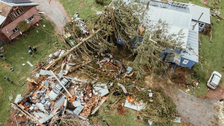 Drony do inspekcji dachu i rynien po burzy: Praktyczny przewodnik dla właścicieli domów (Kategoria: Sprzęt)