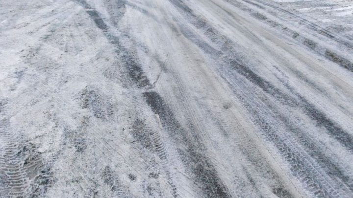 Jak prognozować i radzić sobie z tzw. 'śniegiem z deszczem’ (deszczem marznącym) na drogach i chodnikach?