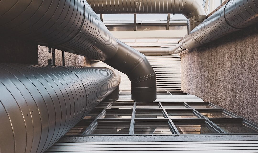 Optymalizacja domowego systemu HVAC na ekstremalne temperatury: Jak przygotować wentylację, ogrzewanie i chłodzenie na upały i mrozy?