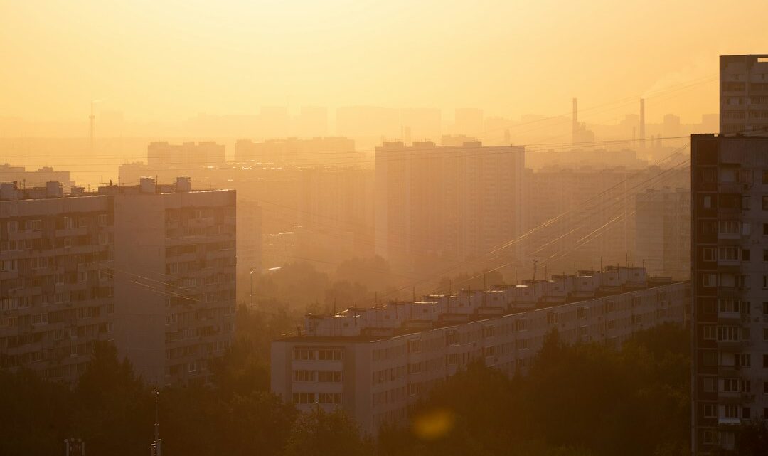 Mikroklimat osiedla: Smog i hałas w Twoim bloku?