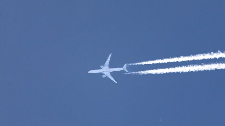 Prognozuj i zapobiegaj smugom kondensacyjnym (contrails)